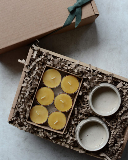 Set of 6 tealights with ceramic tealight holders, in a gift box.